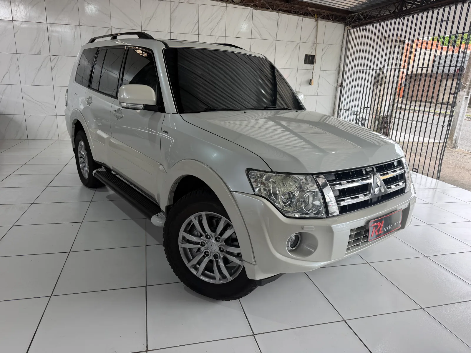Mitsubishi Pajero Full HPE 3.2 Turbo Diesel 4x4 Automática 7 lugares