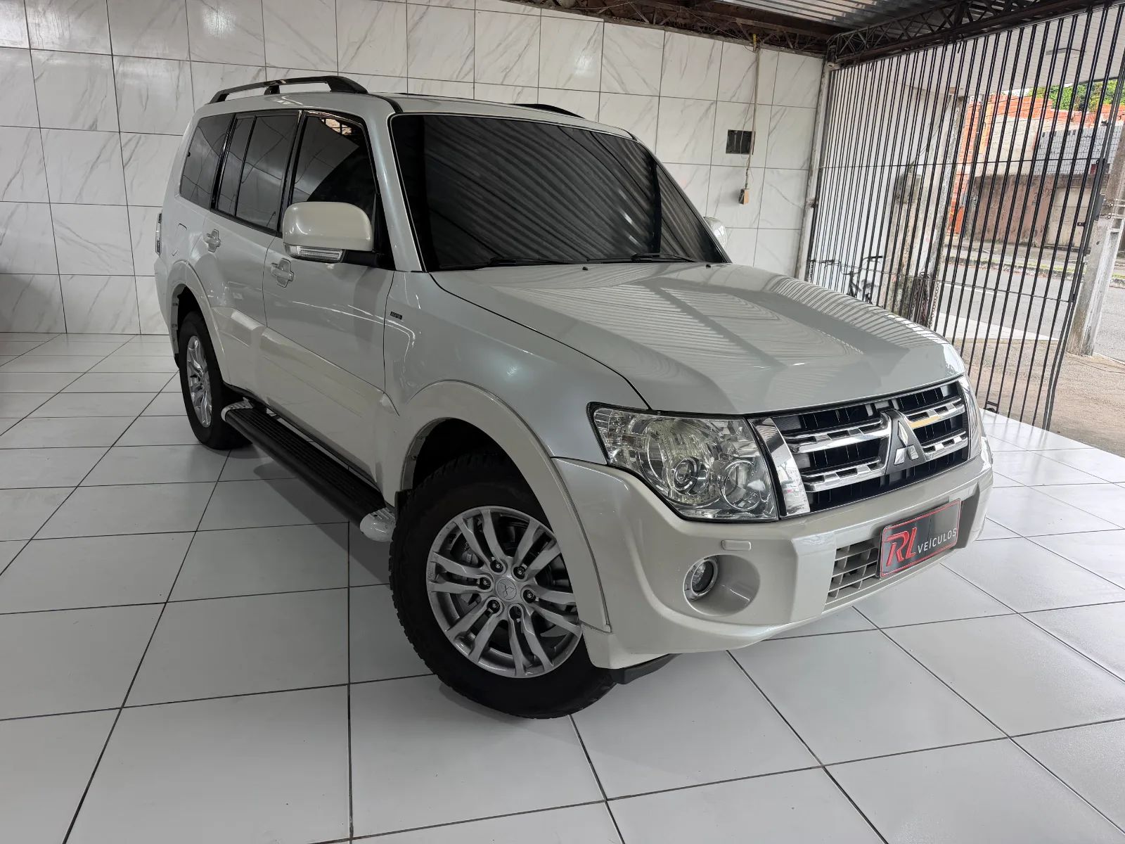 Mitsubishi Pajero Full HPE 3.2 Turbo Diesel 4x4 Automática 7 lugares