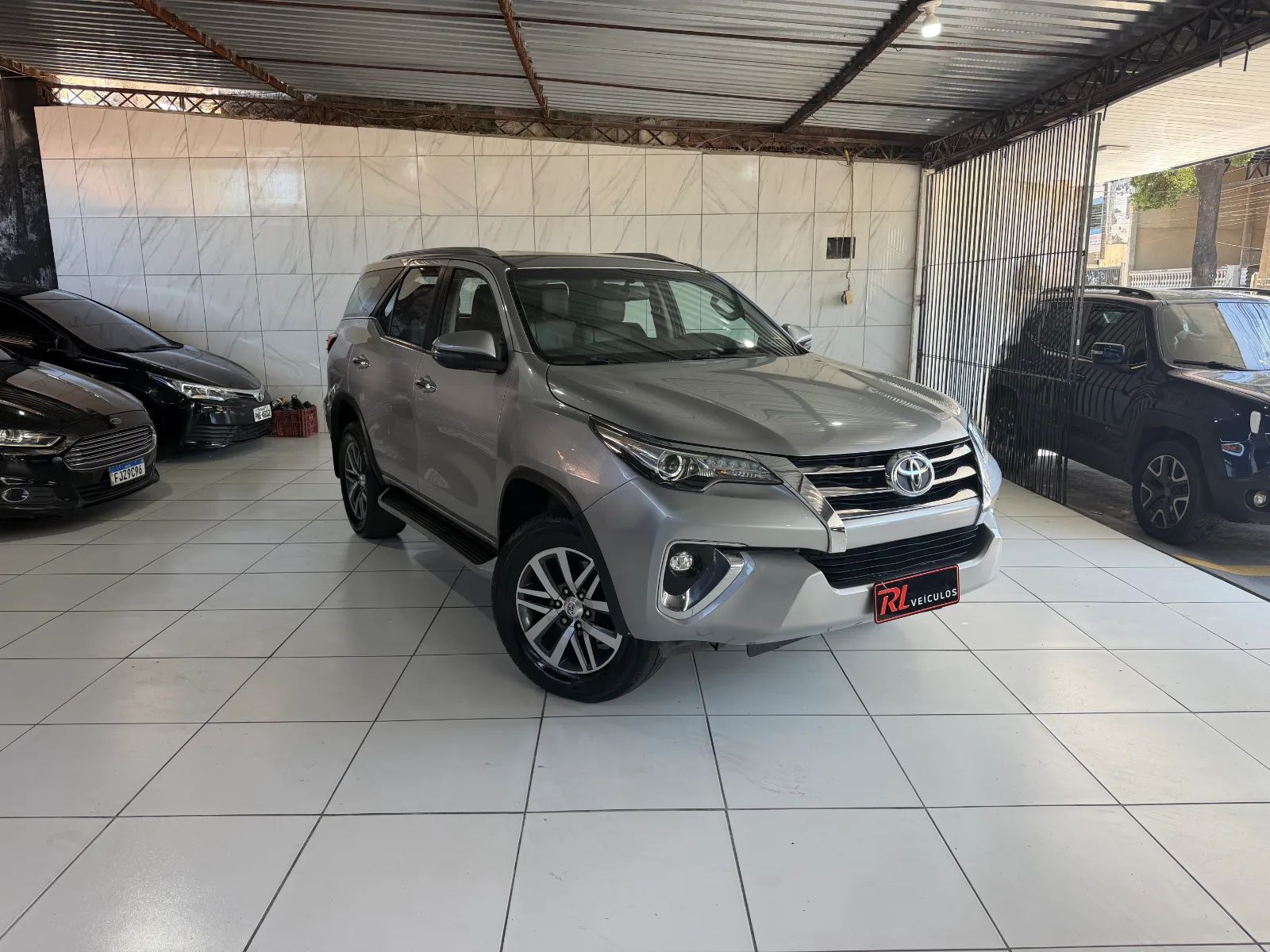Toyota Hilux SW4 4x4 2.8 Diesel SRX turbo diesel